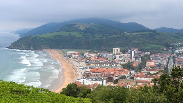 Vista de la villa de Zarautz desde Vista Alegre.