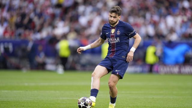 El delantero georgiano Khvicha Khvaratskhelia, del PSG, en la final de la Champions League