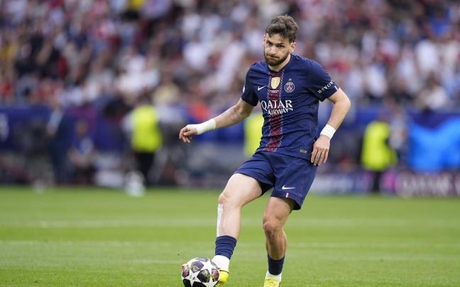 El delantero georgiano Khvicha Khvaratskhelia, del PSG, en la final de la Champions League