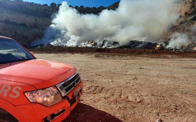 Bomberos trabajando en el incendio de Alberic