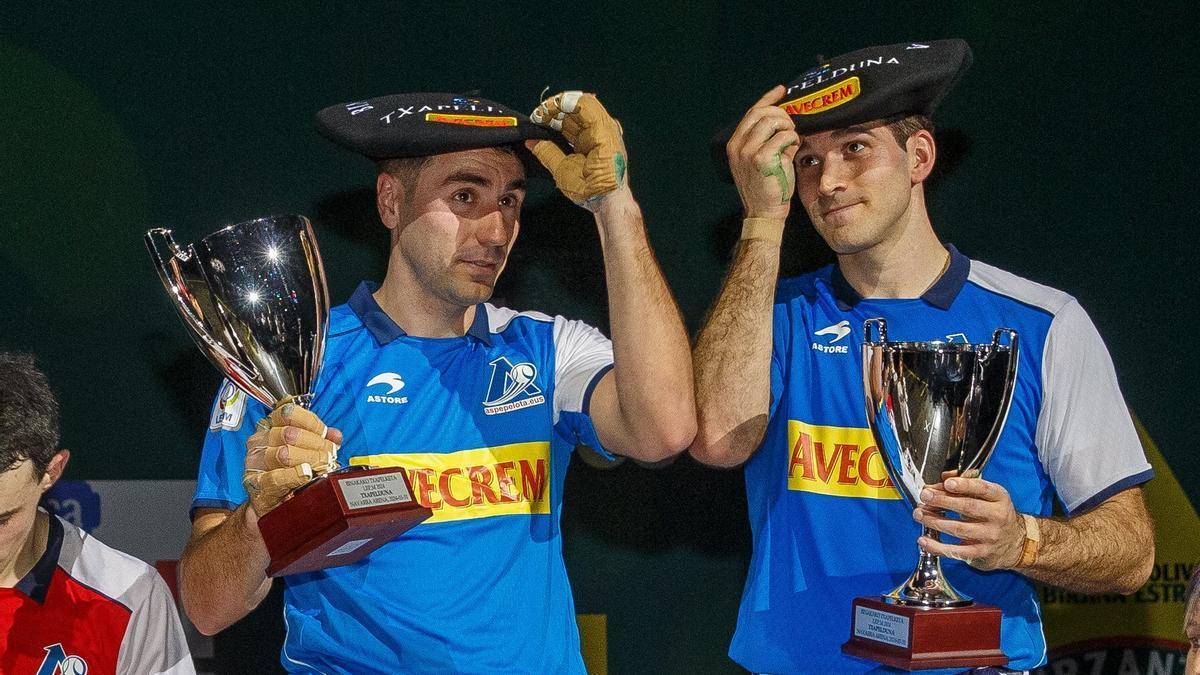 Peio Etxeberria y Zabaleta, celebrando la txapela del Campeonato de Parejas.