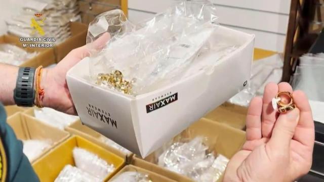 Joyas falsificadas intervenidas por la Guardia Civil en Baleares.