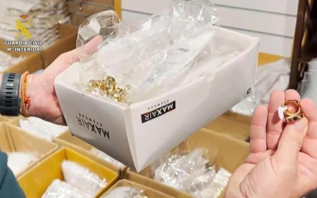 Joyas falsificadas intervenidas por la Guardia Civil en Baleares.