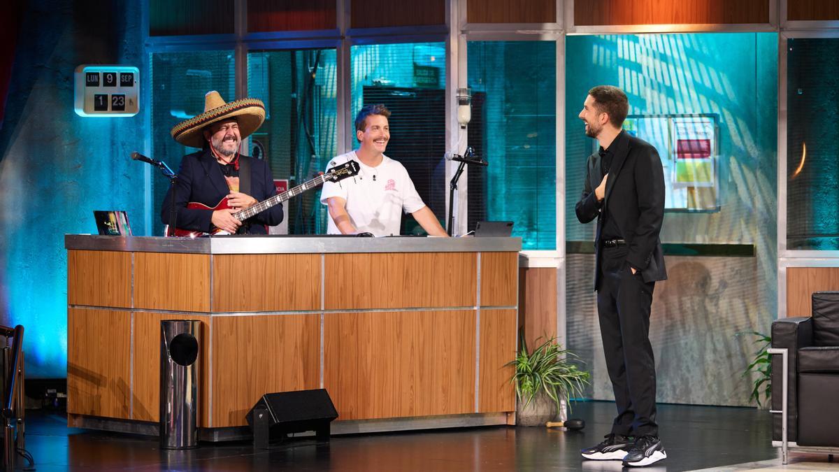 Broncano junto a Ricardo Castella y Grison en 'La Revuelta'. / TVE Broncano junto a Ricardo Castella y Grison en 'La Revuelta'.