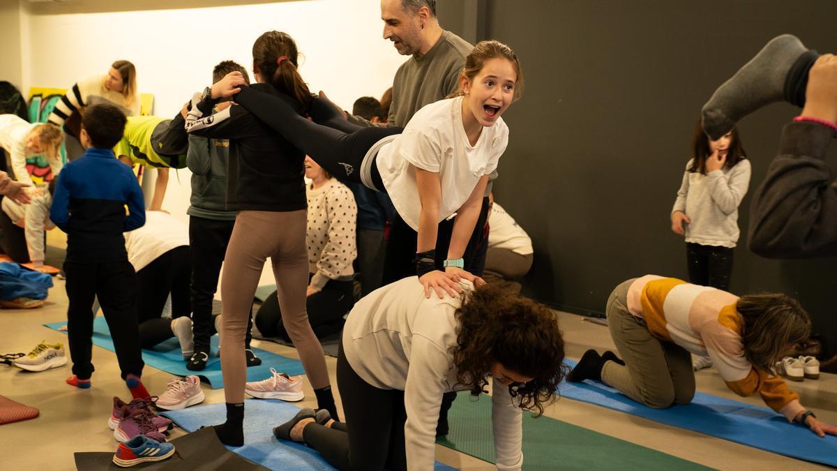 Niñas y niños han trabajado su creatividad a través de ejercicios y distintas disciplinas relacionadas con el circo.