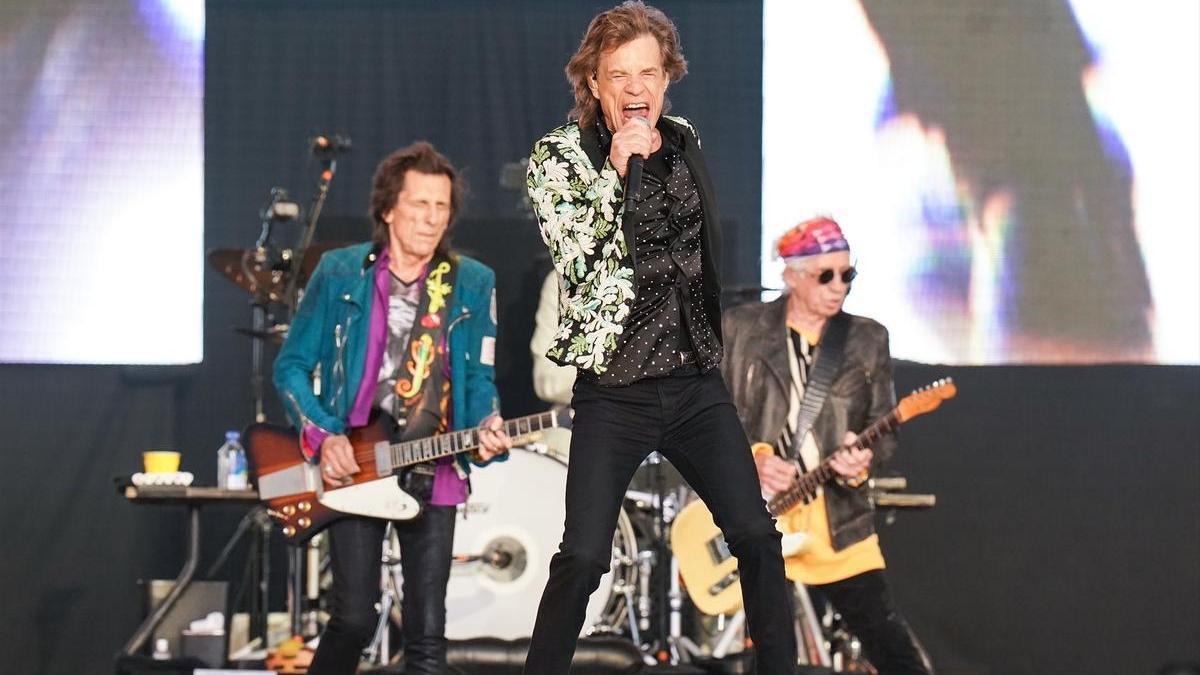Los músicos Ronnie Woods, Mick Jagger y Keith Richards, miembros de Rolling Stones, en una actuación en Hyde Park, Londres