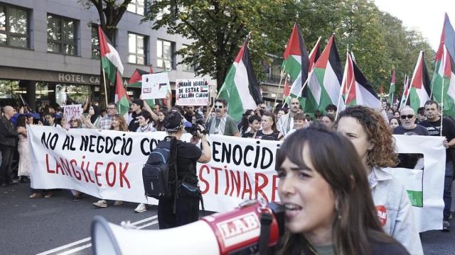 Manifestación en la Gran Vía de Bilbao en apoyo al pueblo palestino.