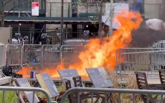 El incendio ante el juzgado de Nueva York.