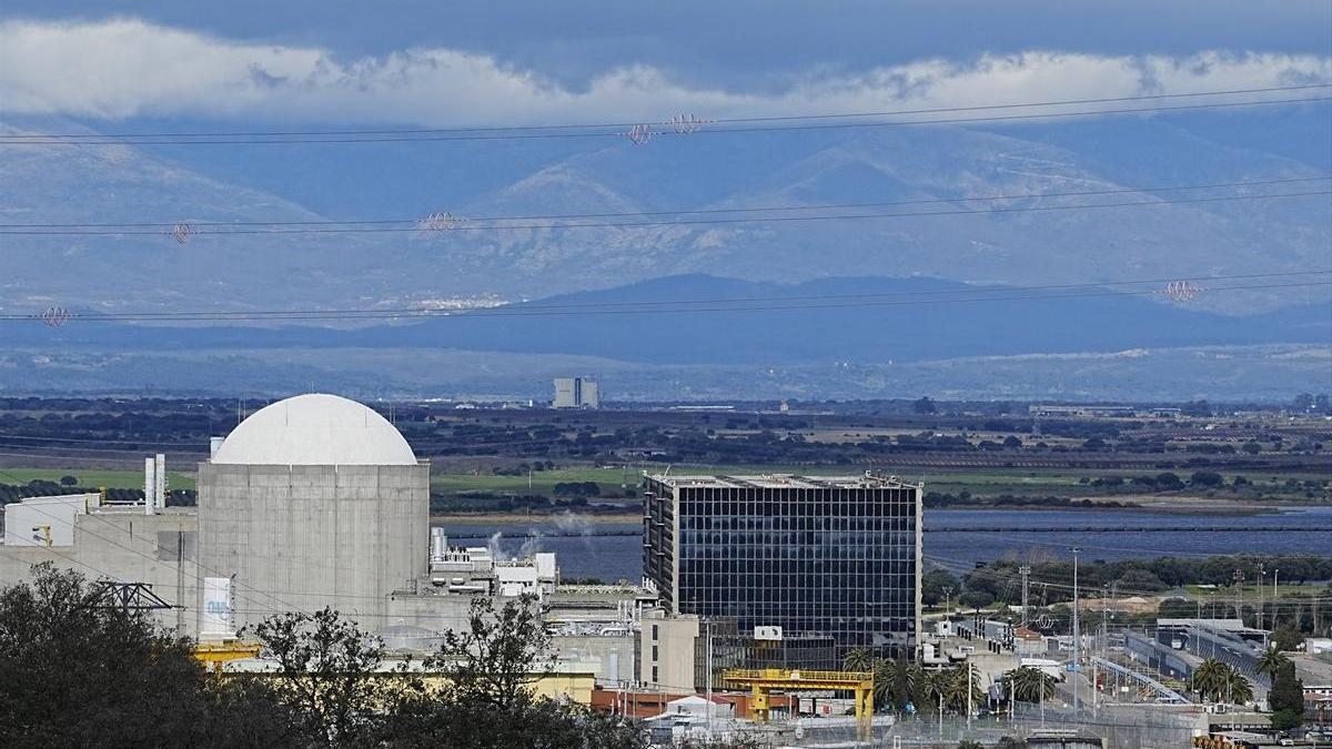 Vista de la central nuclear de Almaraz, ubicada en la provincia de Cáceres.
