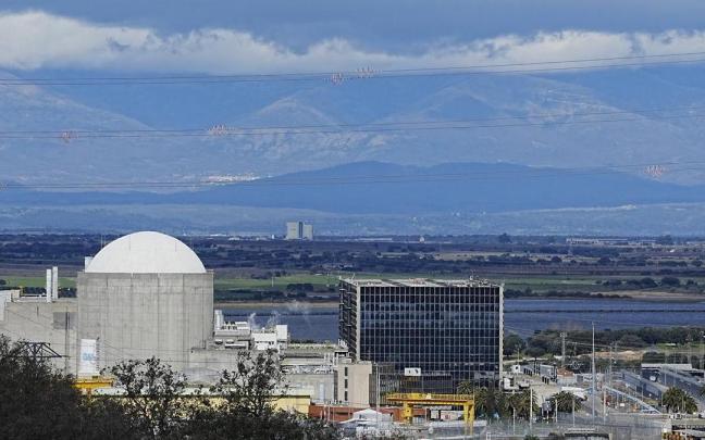 Vista de la central nuclear de Almaraz, ubicada en la provincia de Cáceres.