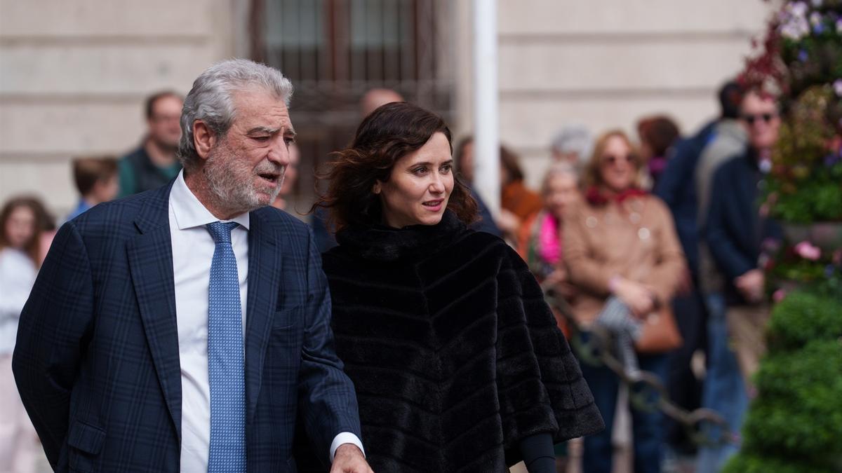 La presidenta de la Comunidad de Madrid, Isabel Díaz Ayuso, y su jefe de Gabinete, Miguel Ángel Rodríguez.