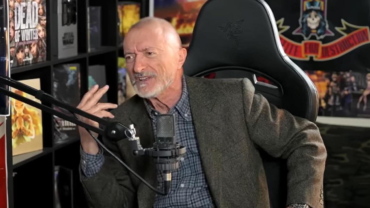 Pérez-Reverte: "A los viejos se les arrincona porque la vejez es fea y aquí todos tenemos que ser guapos y jóvenes".