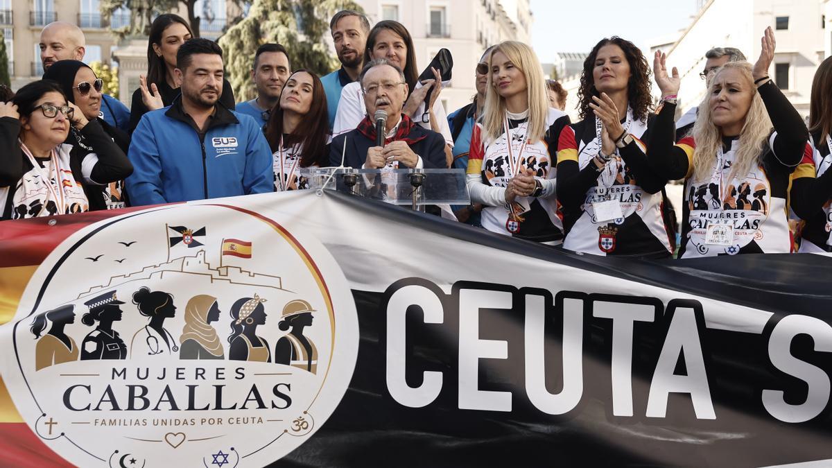 Miles de personas acuden en Madrid a la llamada de las 'caballas' para apoyar a Ceuta