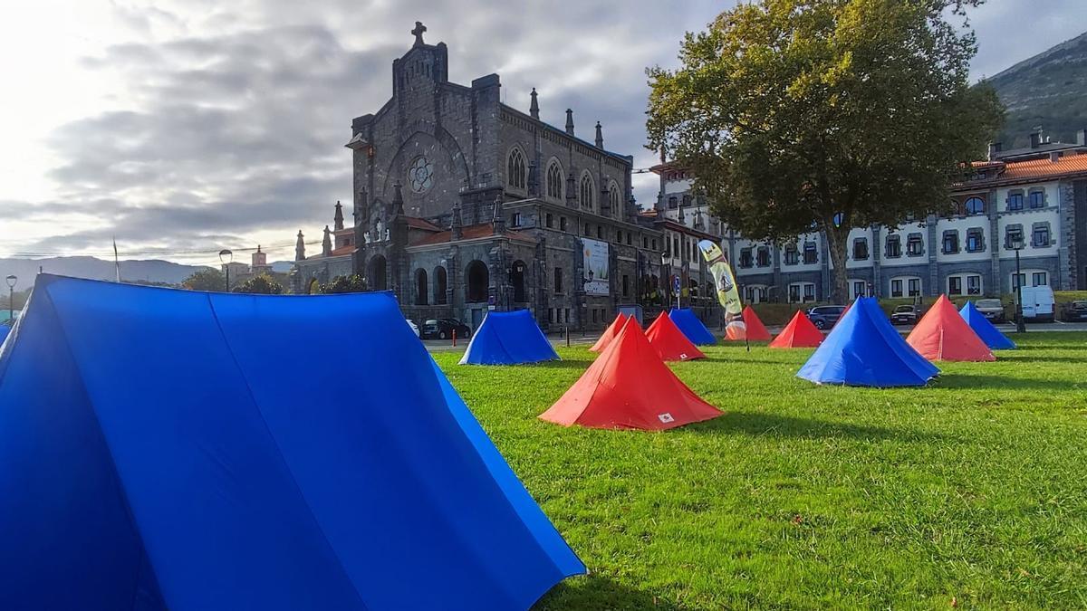 El entorno del museo Mendietxe está cogiendo ambiente de montaña de cara a la cita del próximo sábado.