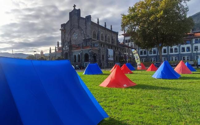 El entorno del museo Mendietxe está cogiendo ambiente de montaña de cara a la cita del próximo sábado.