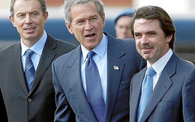Tony Blair, George W. Bush y José María Aznar, en las Azores el 16 de marzo de 2003, donde acordaron la invasión de Irak. Foto: Efe | FOTO: EFE Tony Blair, George W. Bush y José María Aznar, en las Azores el 16 de marzo de 2003, donde acordaron la invasión de Irak. Foto: Efe | FOTO: EFE