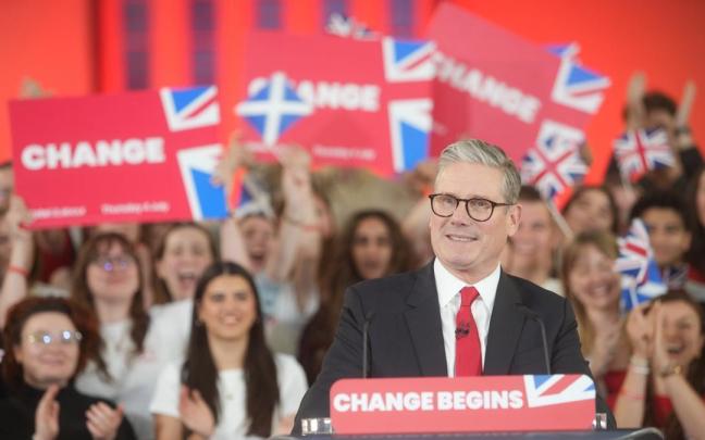 El líder laborista, Keir Starmer, celebra su victoria. / EP El líder laborista, Keir Starmer, celebra su victoria.