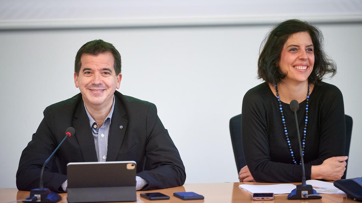 El consejero de Desarrollo Económico y Empresarial, Mikel Irujo y directora general de Industria, energía y Proyectos estratégicos S4, Uxue Itoiz durante la rueda de prensa