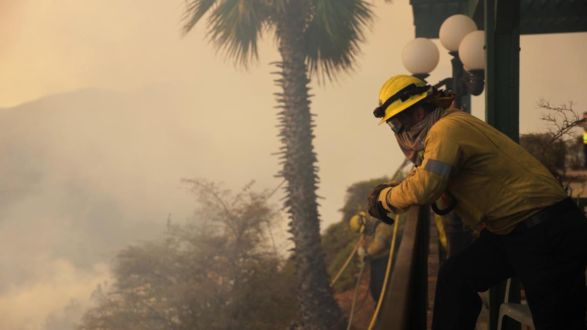 Los incendios en Los Ángeles mantienen en riesgo de evacuación a más de 100.000 ciudadanos