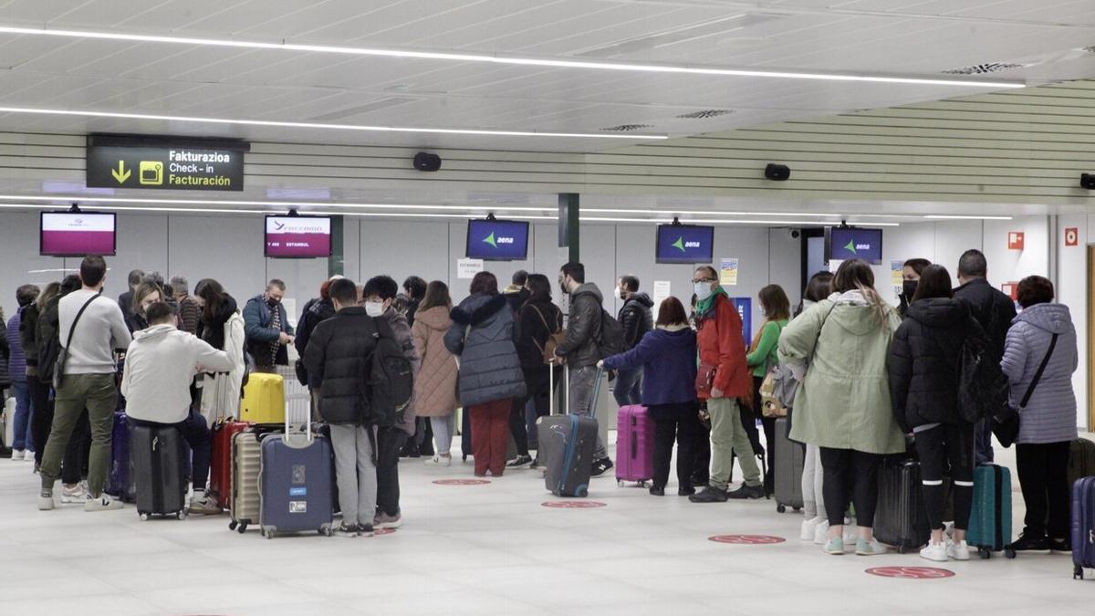 Colas para facturar en el aeropuerto de Foronda