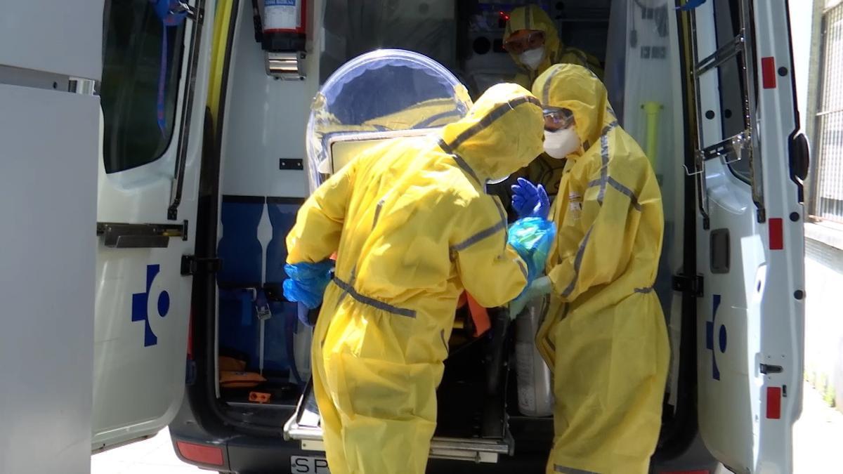 Traslado de un paciente con fiebre hemorrágica.