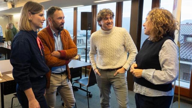 Eneko Andueza con Denis Itxaso y Ane Oyarbide