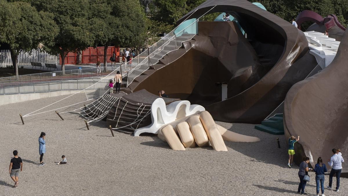 Las manos del gigante Gulliver, en el parque con su mismo nombre, en Valencia