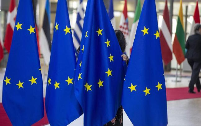 La Comisión Europea publica un código voluntario de buenas prácticas de etiquetado de contenidos generados por IA