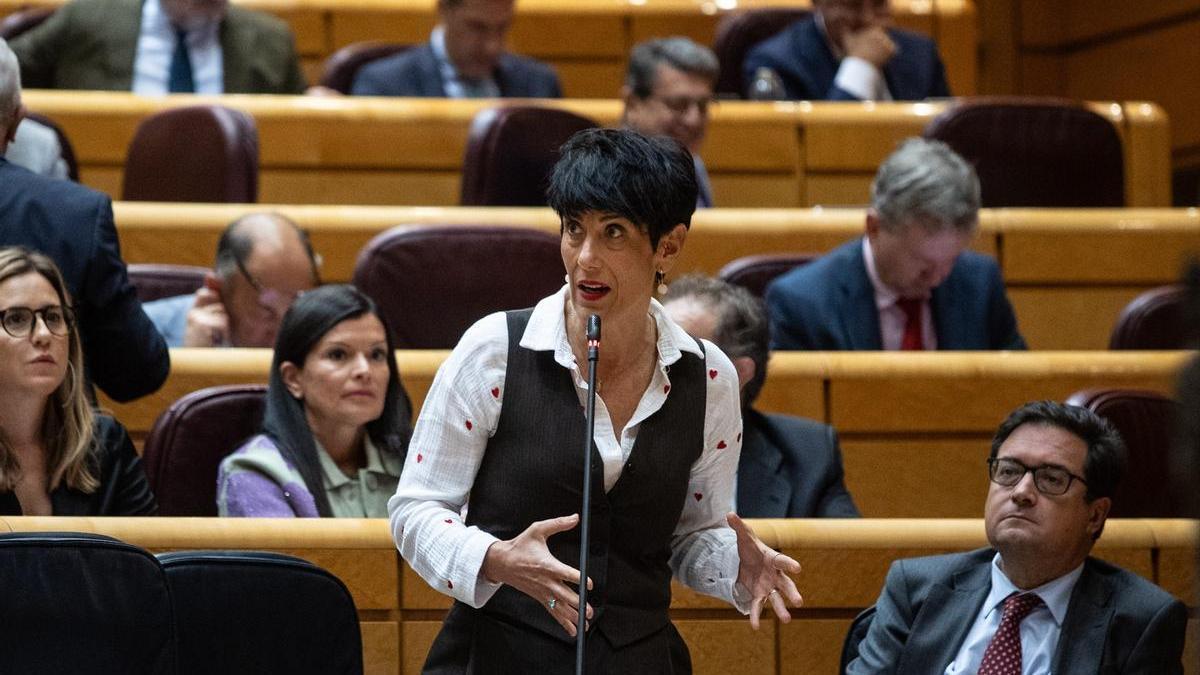 La ministra de Inclusión, Seguridad Social y Migraciones, Elma Saiz, durante una sesión de control de Gobierno en el Senado