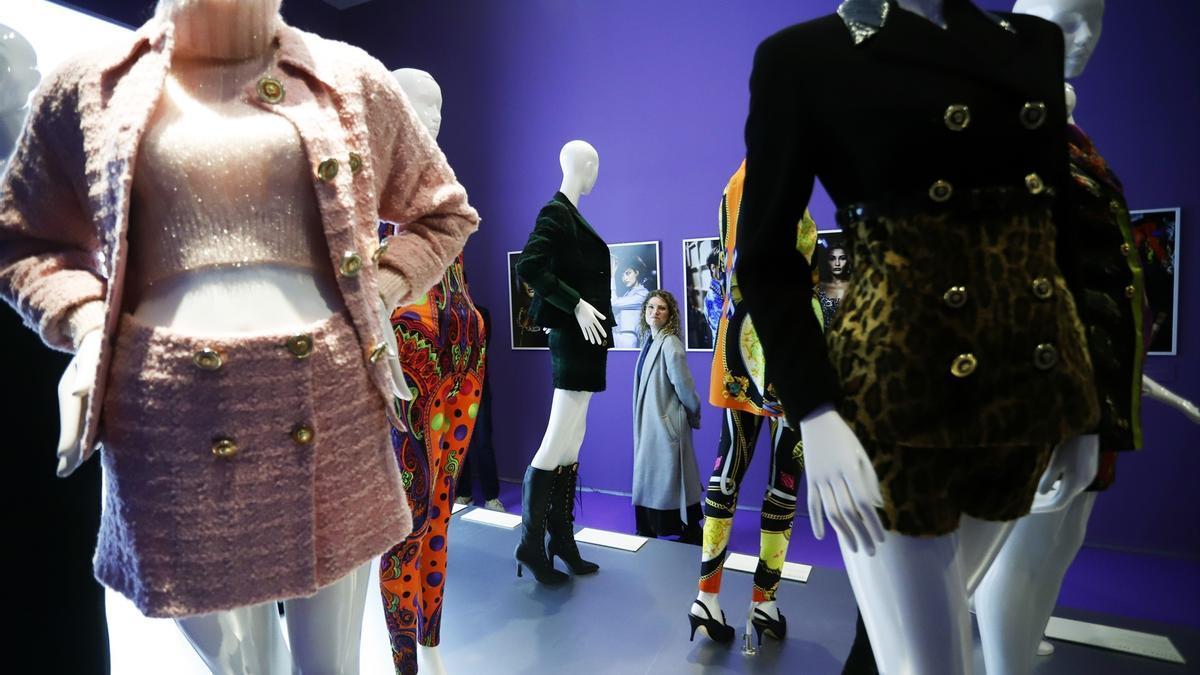 Una exposición de Versace en una foto de archivo.