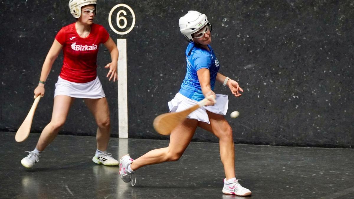 Imágenes de archivo del Torneo de Bizkaia de pala cuero femenino.