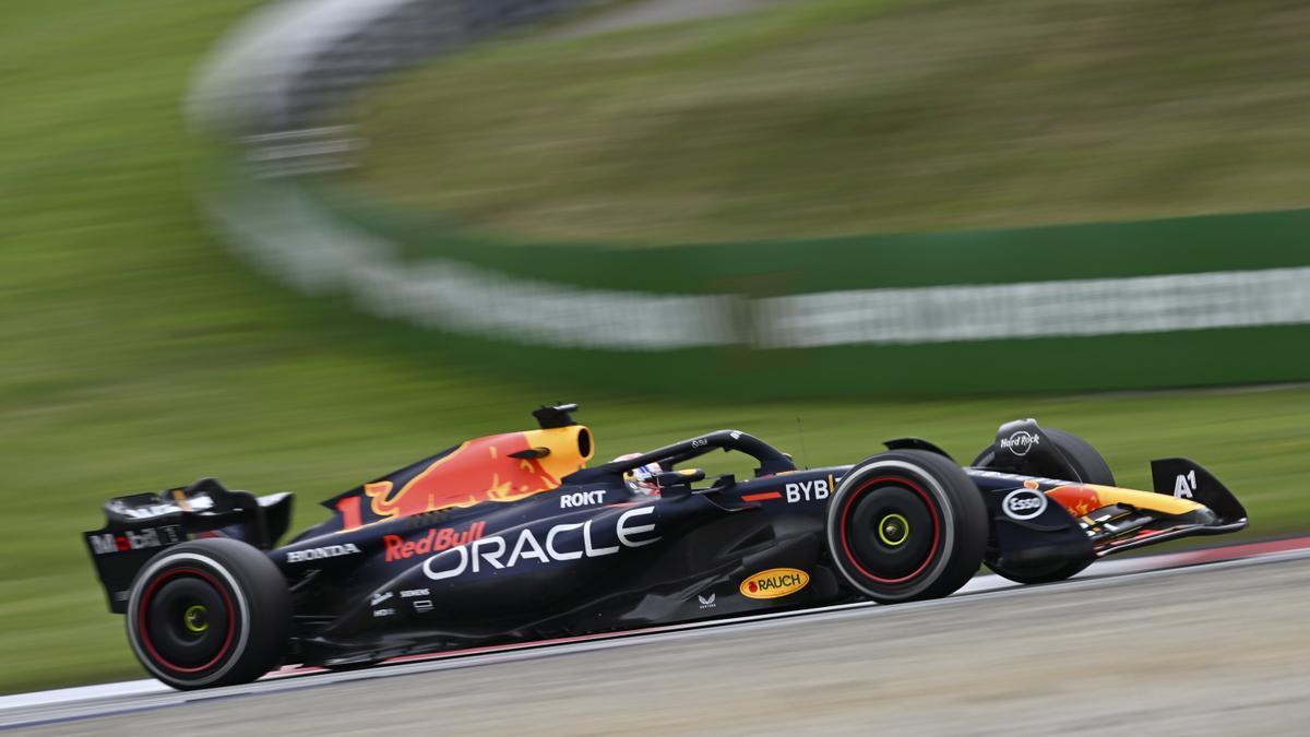 Max Verstappen pilota su monoplaza en el Gran Premio de Austria.