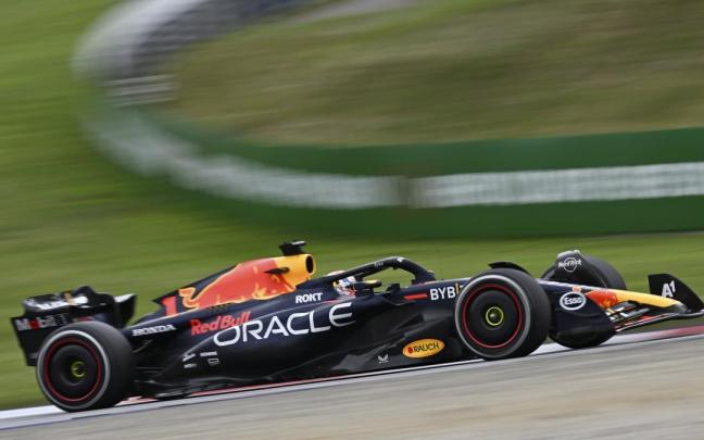 Max Verstappen pilota su monoplaza en el Gran Premio de Austria.