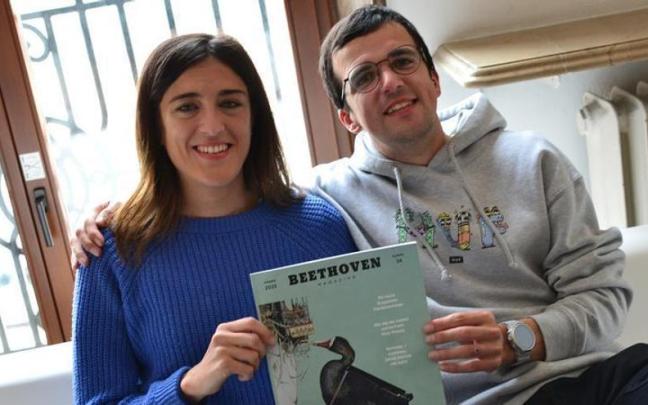 Maite Abasolo y Mikel Ibáñez son músicos de la Euskadiko Orkestra que han viajado a Polonia para participar en la gira por el país. Maite Abasolo y Mikel Ibáñez son músicos de la Euskadiko Orkestra que han viajado a Polonia para participar en la gira por el país.