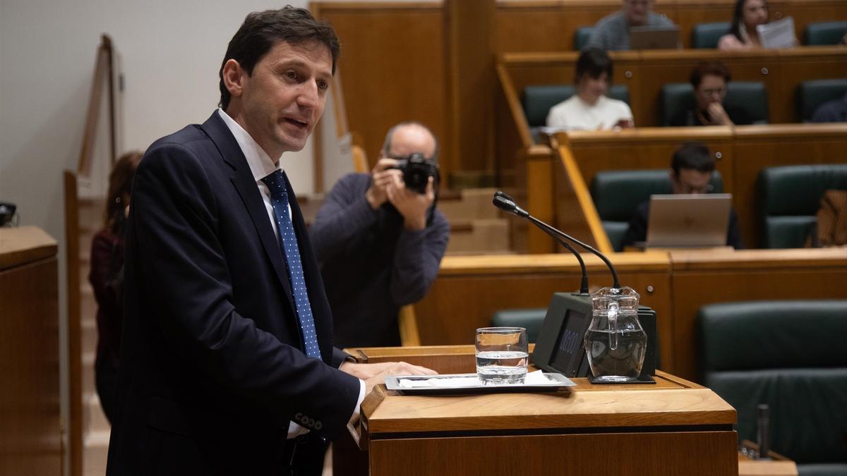 El consejero de Hacienda y Finanzas, Noël d'Anjou.