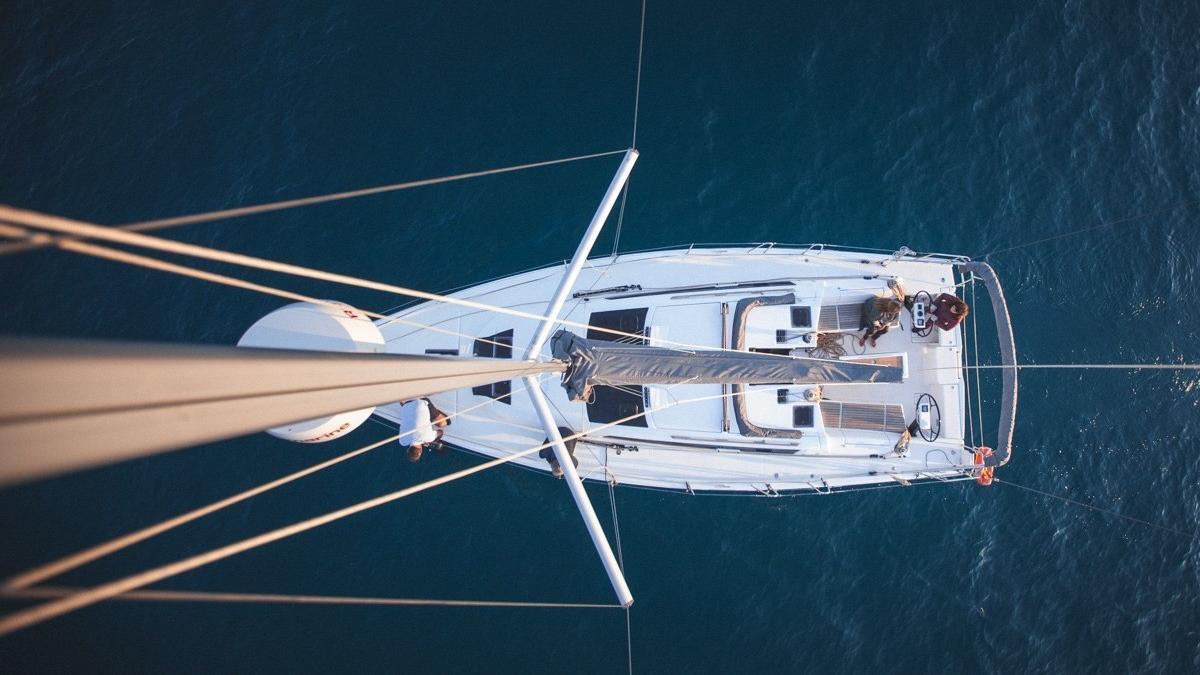 Los veleros de Navegavela salen de los puertos de Donostia y Hondarribia, entre otros.