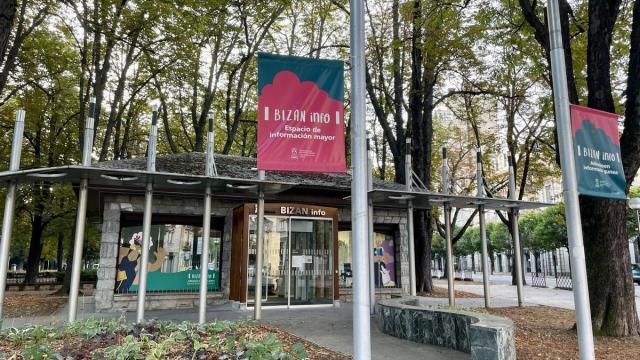 Cibervoluntarios fundazioak adinekoen artean arrakala digitala murrizteko tailerrak emango ditu Gasteizen.