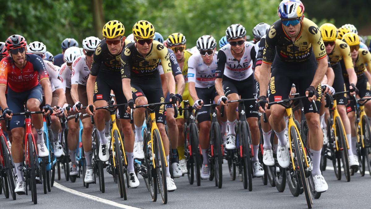 El pelotón del Tour, durante la segunda etapa.