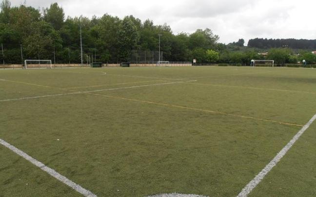 El campo de Larrea acogerá las sesiones de 'walking football' a partir del 21 de abril.