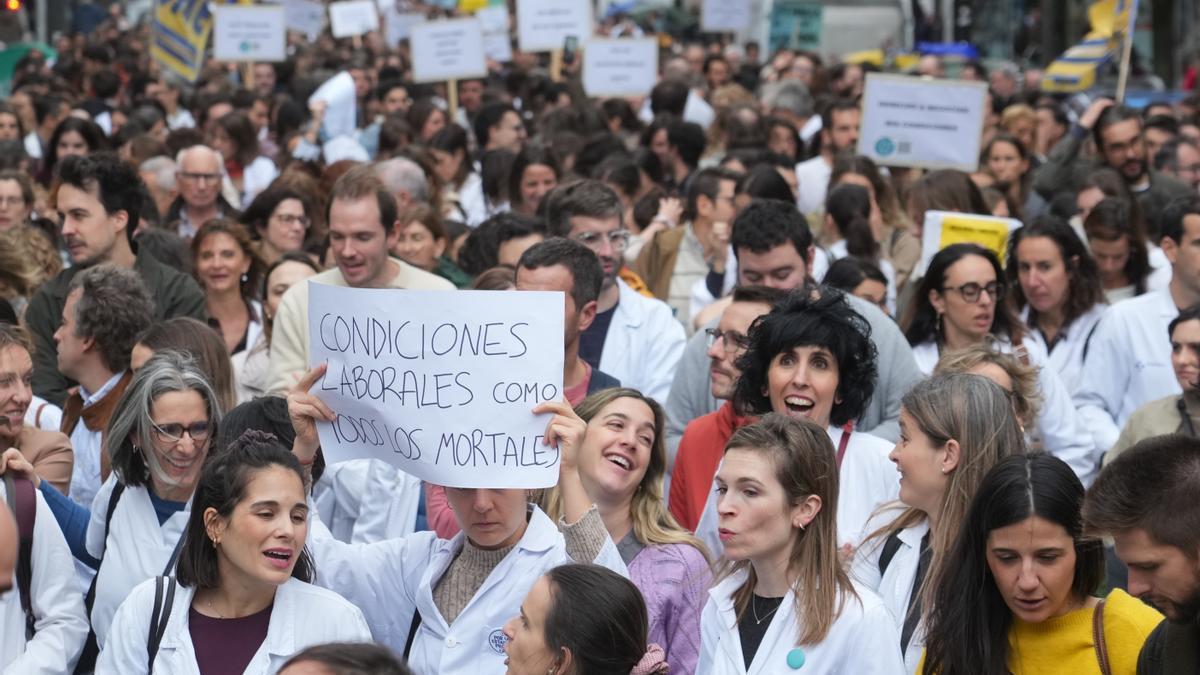 Médicos durante una manifestación convocada por el Sindicato Médico de Euskadi, a 9 de diciembre de 2025, en Bilbao