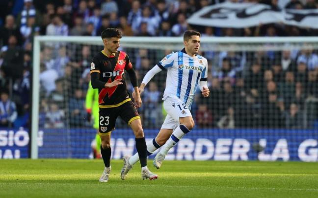 Zakharyan y Óscar Valentín durante el partido de la temporada pasada. / R.S.