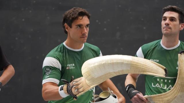 En imágenes: Barandika y Lekerika (Euskal Selekzioa) se enfrentan a Johan y Gorka Sorozabal (Estados Unidos) en la final del Mundial de cesta punta por parejas.