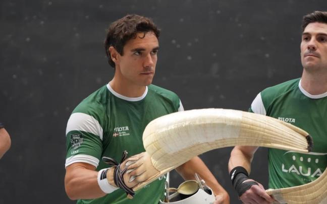 En imágenes: Barandika y Lekerika (Euskal Selekzioa) se enfrentan a Johan y Gorka Sorozabal (Estados Unidos) en la final del Mundial de cesta punta por parejas.