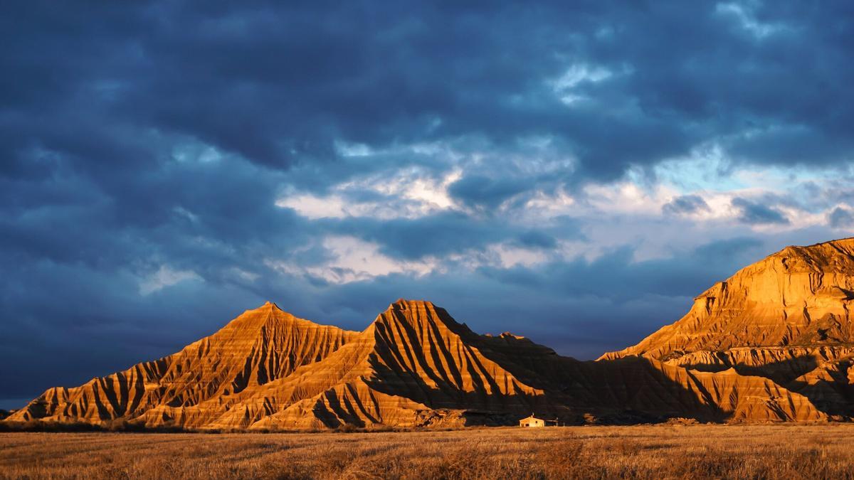 Vista al atardecer del desierto de Las Bardenas.