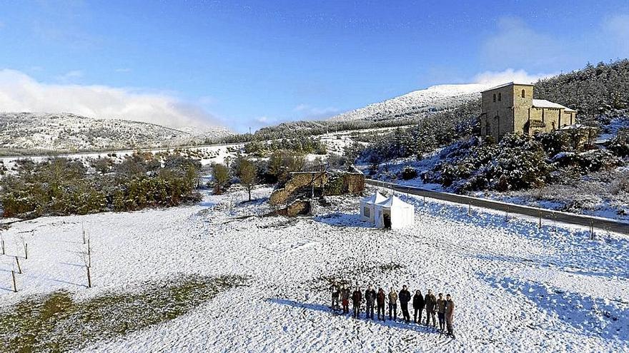 El equipo que ha trabajado en la excavación, en el yacimiento de Artzi. | FOTO: ARANZADI