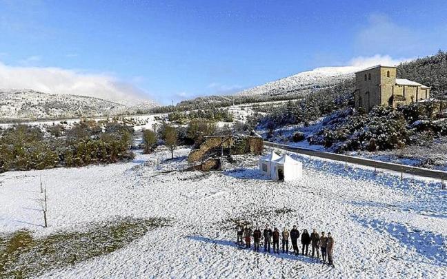 El equipo que ha trabajado en la excavación, en el yacimiento de Artzi. | FOTO: ARANZADI