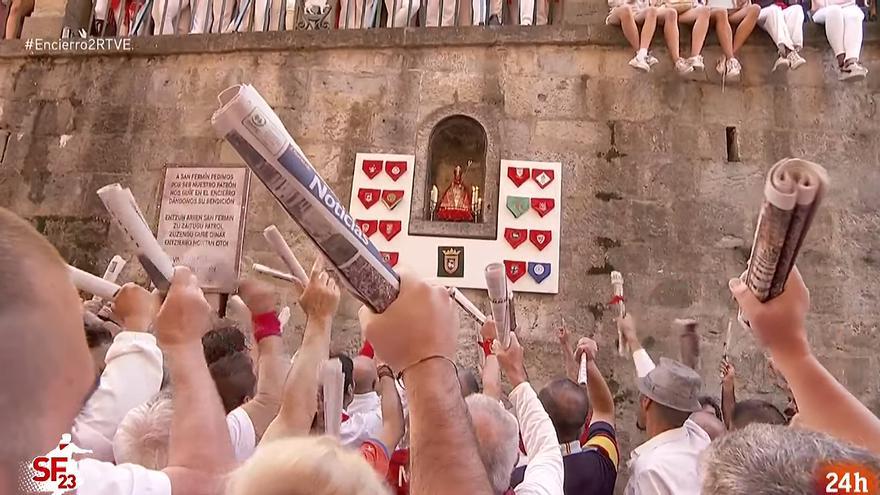 Último cántico al santo, y todo preparado para el segundo encierro.