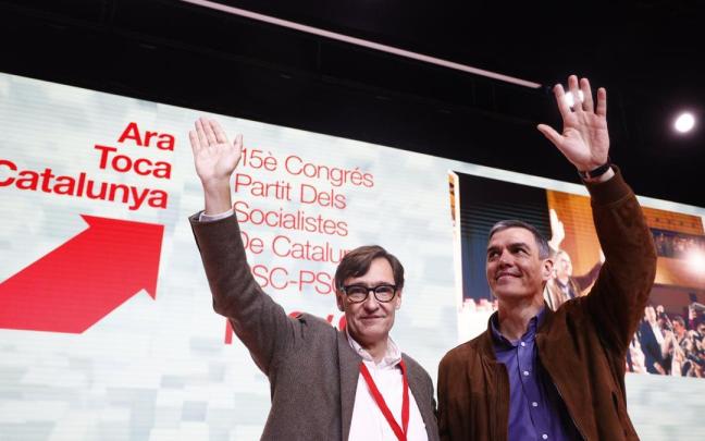 Pedro Sánchez, junto a Salvador Illa en la clausura del 15º Congreso del PSC.
