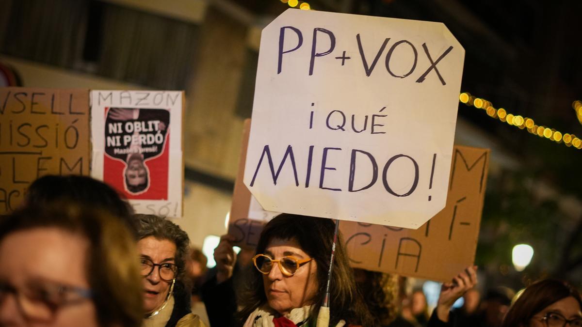 Los manifestantes exigen a Carlos Mazón que deje su acta de diputado y se ponga a disposición de la jueza de Catarroja