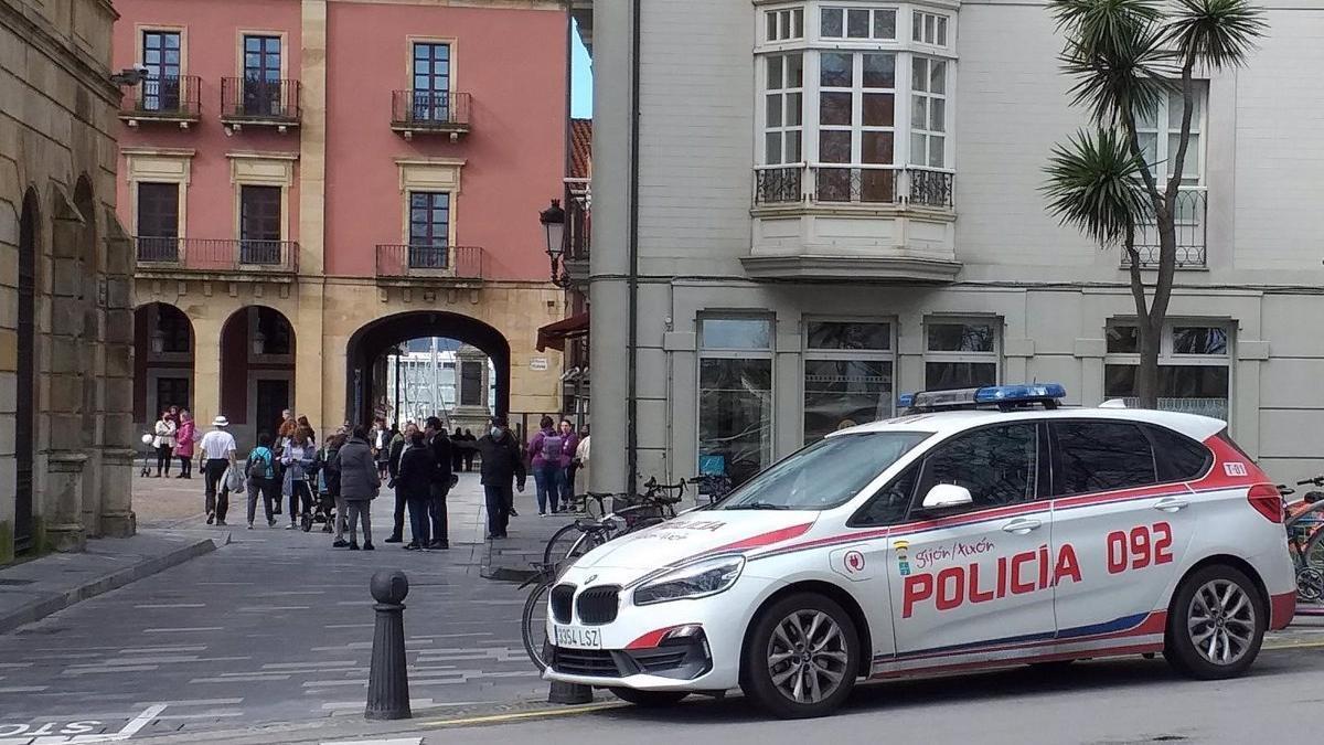 Coche de la Policía Local de Gijón en una imagen de archivo